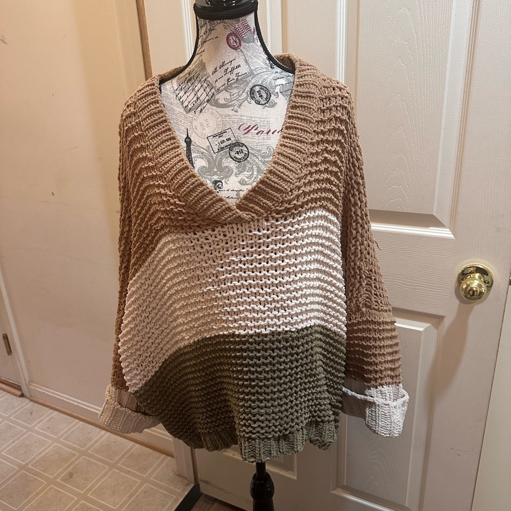 POL Women's V-Neck Sweater in Brown, Cream, and Green
